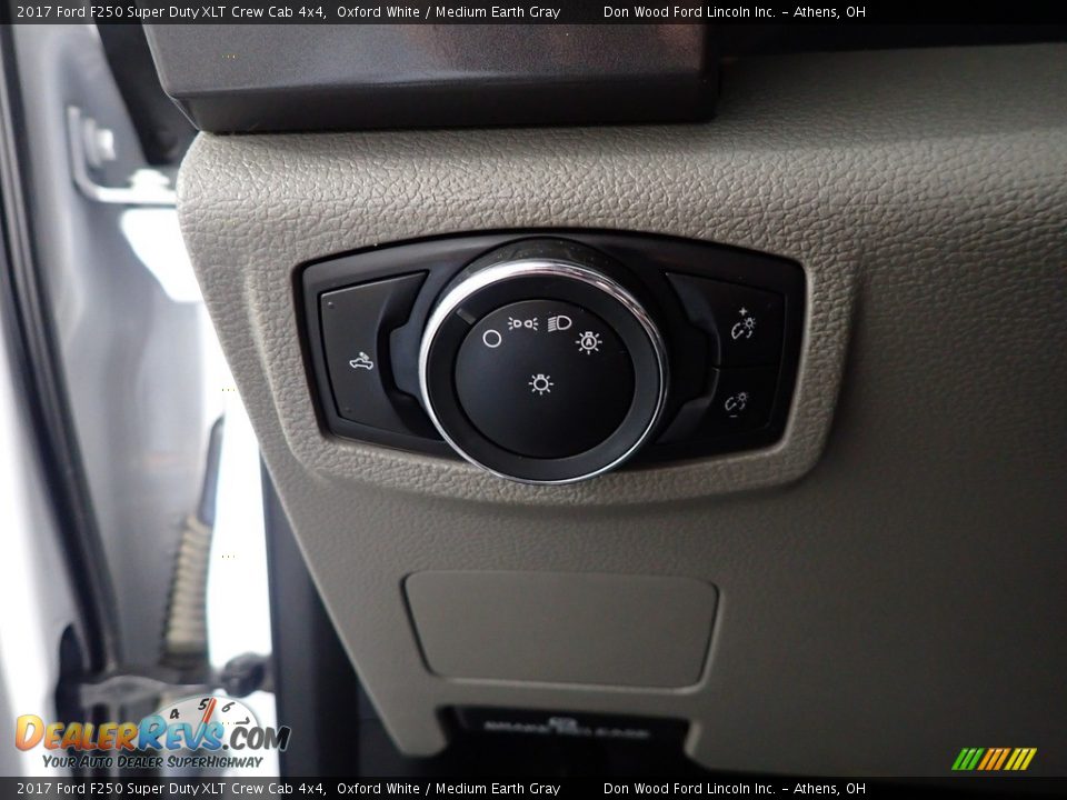 2017 Ford F250 Super Duty XLT Crew Cab 4x4 Oxford White / Medium Earth Gray Photo #27