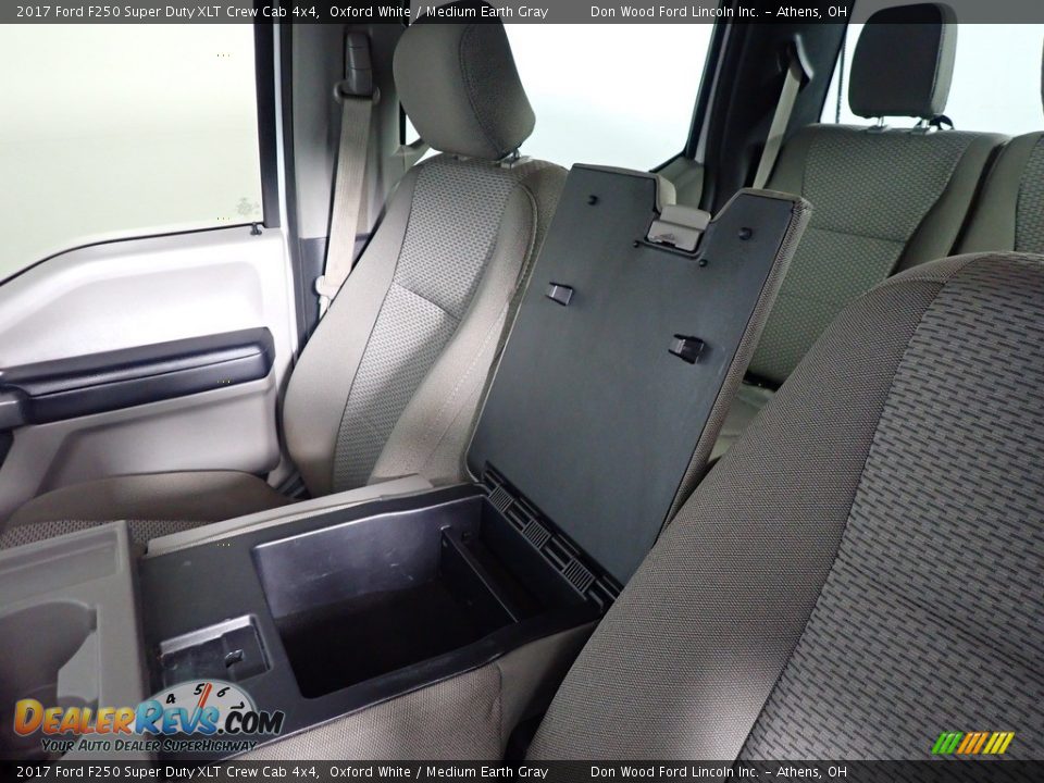 2017 Ford F250 Super Duty XLT Crew Cab 4x4 Oxford White / Medium Earth Gray Photo #29