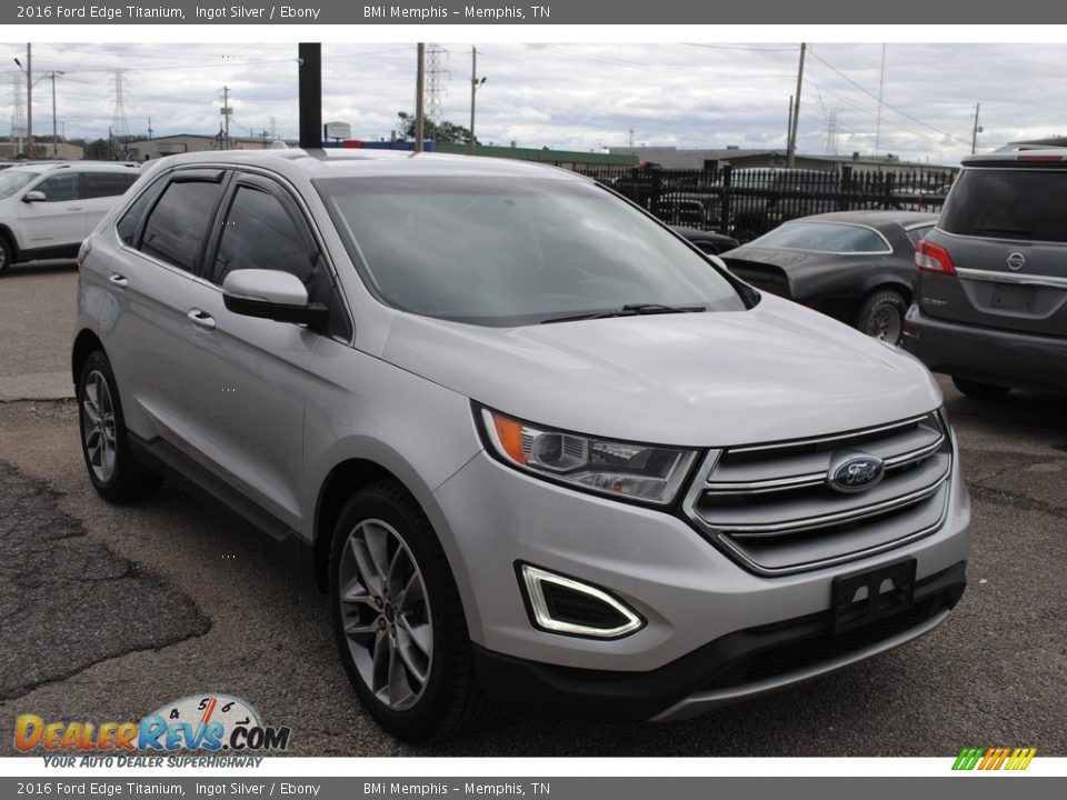 Front 3/4 View of 2016 Ford Edge Titanium Photo #7