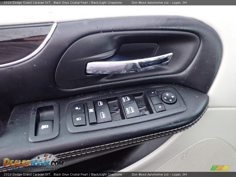 2019 Dodge Grand Caravan SXT Black Onyx Crystal Pearl / Black/Light Graystone Photo #12