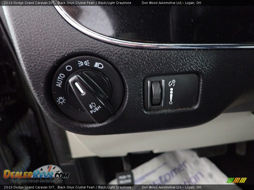2019 Dodge Grand Caravan SXT Black Onyx Crystal Pearl / Black/Light Graystone Photo #15
