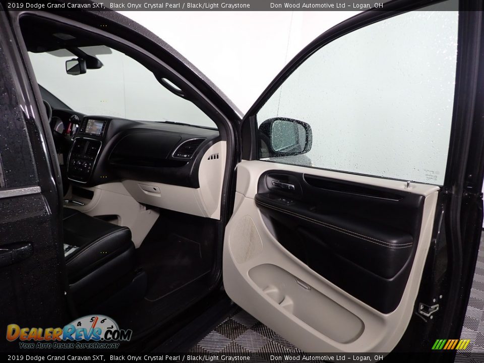 2019 Dodge Grand Caravan SXT Black Onyx Crystal Pearl / Black/Light Graystone Photo #26