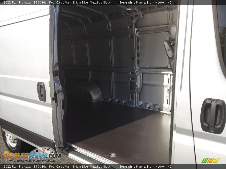 2022 Ram ProMaster 3500 High Roof Cargo Van Bright Silver Metallic / Black Photo #14