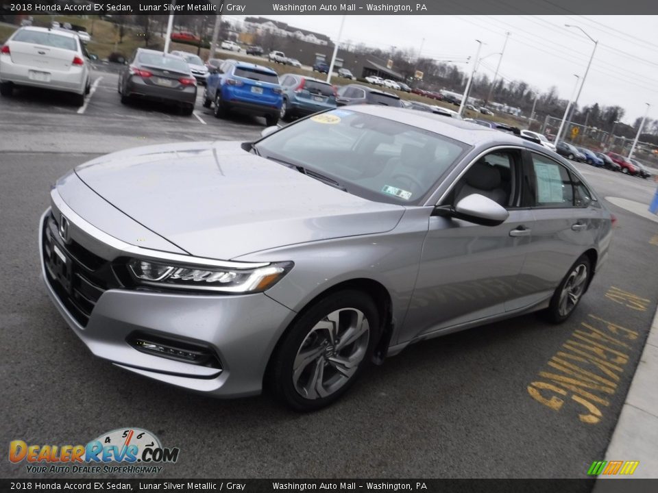 Front 3/4 View of 2018 Honda Accord EX Sedan Photo #6