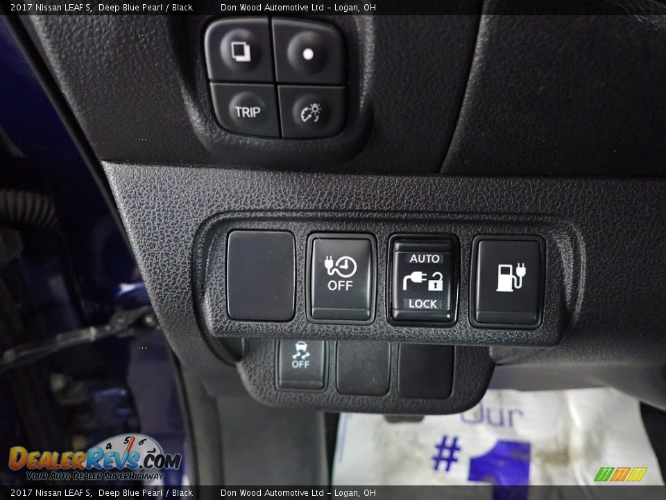 Controls of 2017 Nissan LEAF S Photo #14