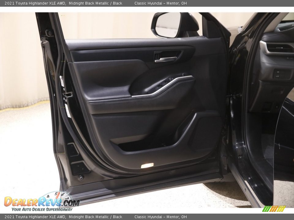 2021 Toyota Highlander XLE AWD Midnight Black Metallic / Black Photo #4