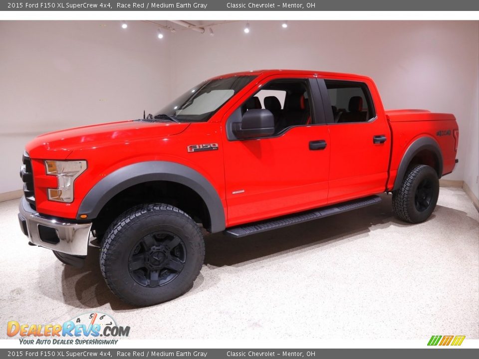 Front 3/4 View of 2015 Ford F150 XL SuperCrew 4x4 Photo #3