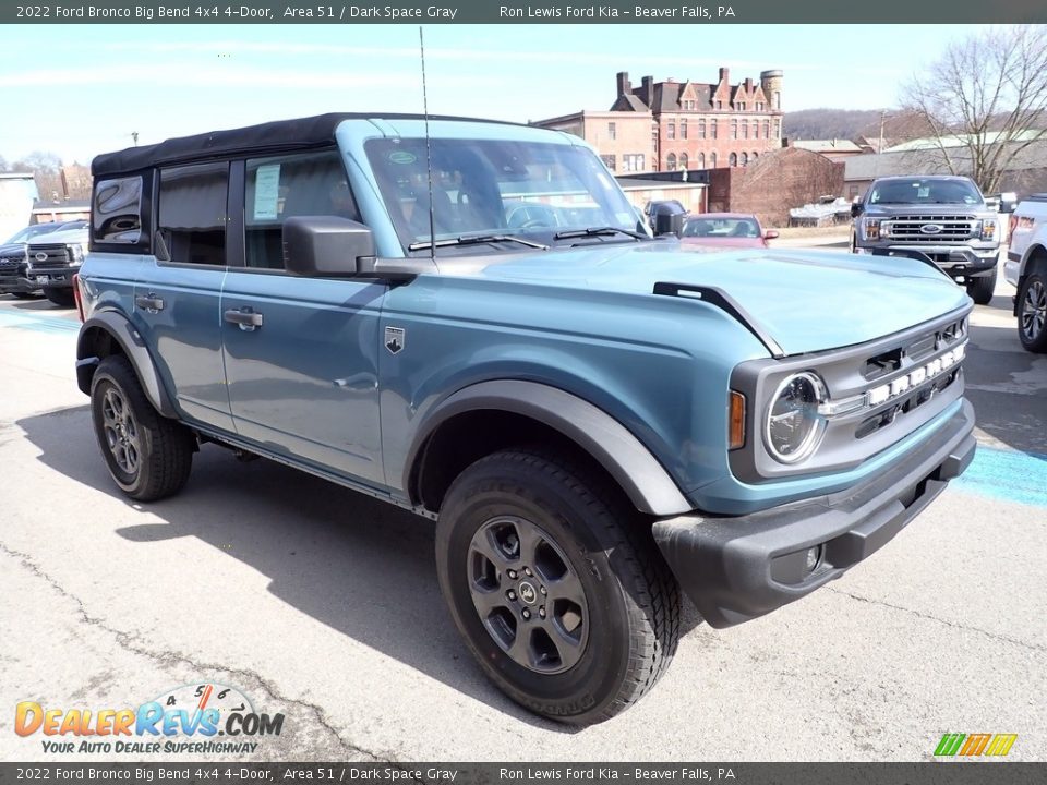 Front 3/4 View of 2022 Ford Bronco Big Bend 4x4 4-Door Photo #2