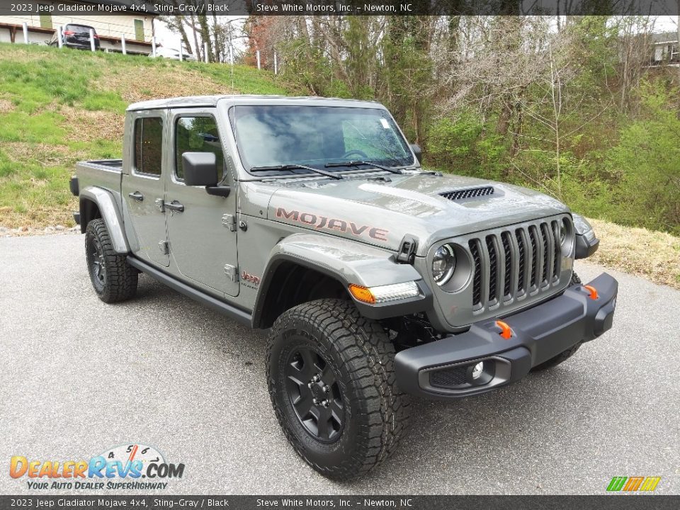 Front 3/4 View of 2023 Jeep Gladiator Mojave 4x4 Photo #4