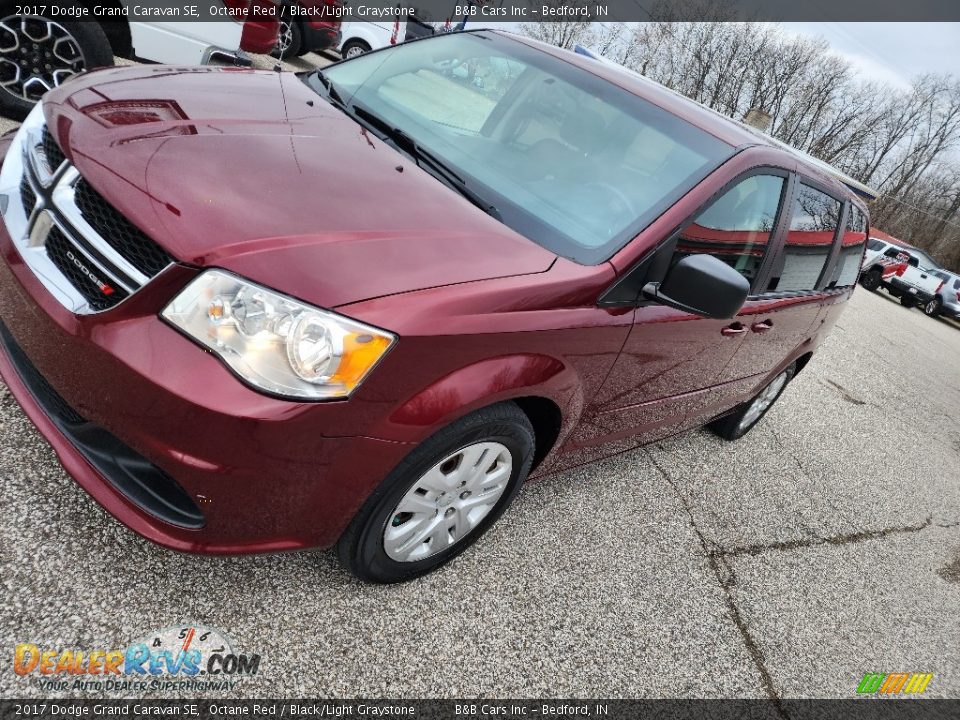 2017 Dodge Grand Caravan SE Octane Red / Black/Light Graystone Photo #2