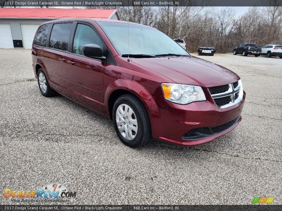 2017 Dodge Grand Caravan SE Octane Red / Black/Light Graystone Photo #4