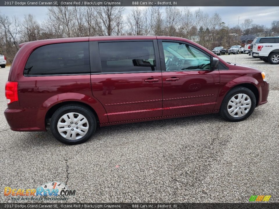 2017 Dodge Grand Caravan SE Octane Red / Black/Light Graystone Photo #5