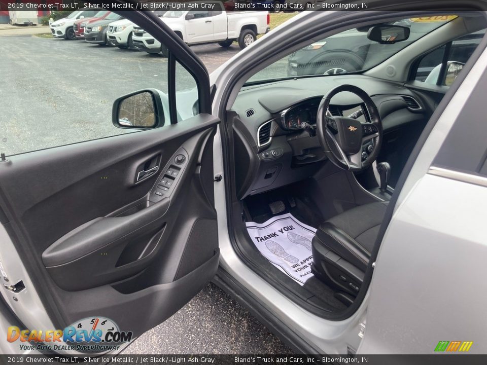 2019 Chevrolet Trax LT Silver Ice Metallic / Jet Black/­Light Ash Gray Photo #9