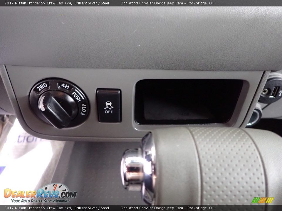 2017 Nissan Frontier SV Crew Cab 4x4 Brilliant Silver / Steel Photo #17