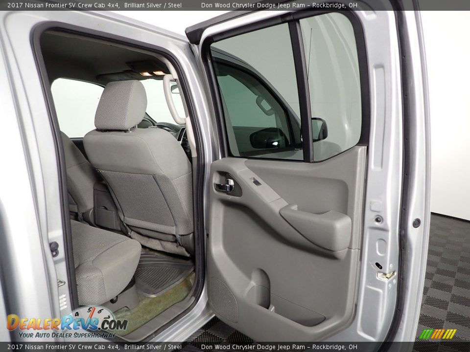 2017 Nissan Frontier SV Crew Cab 4x4 Brilliant Silver / Steel Photo #25