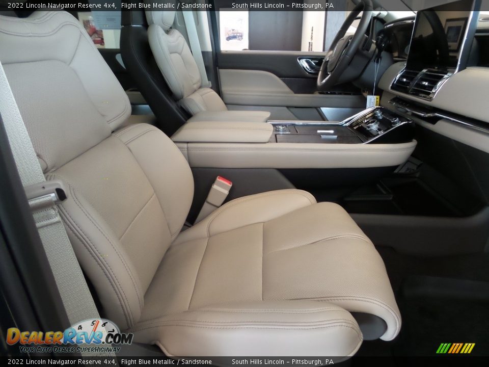 Front Seat of 2022 Lincoln Navigator Reserve 4x4 Photo #8