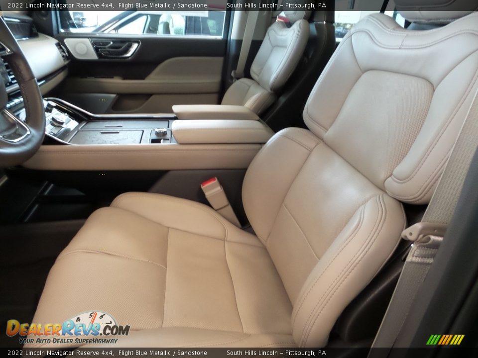 Front Seat of 2022 Lincoln Navigator Reserve 4x4 Photo #13