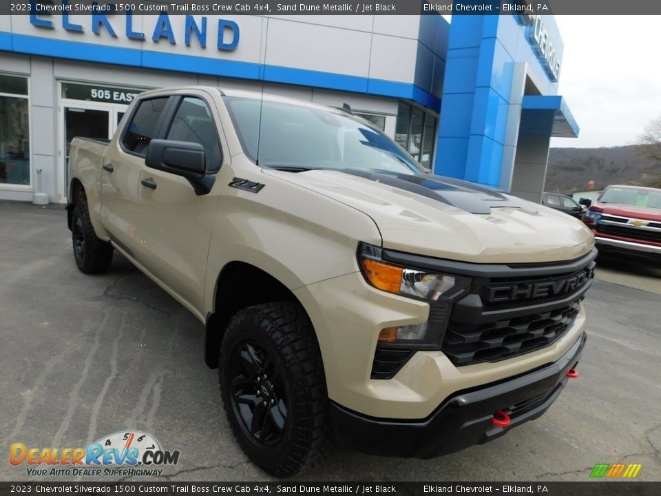 2023 Chevrolet Silverado 1500 Custom Trail Boss Crew Cab 4x4 Sand Dune Metallic / Jet Black Photo #4