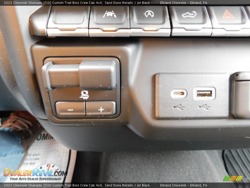 2023 Chevrolet Silverado 1500 Custom Trail Boss Crew Cab 4x4 Sand Dune Metallic / Jet Black Photo #32