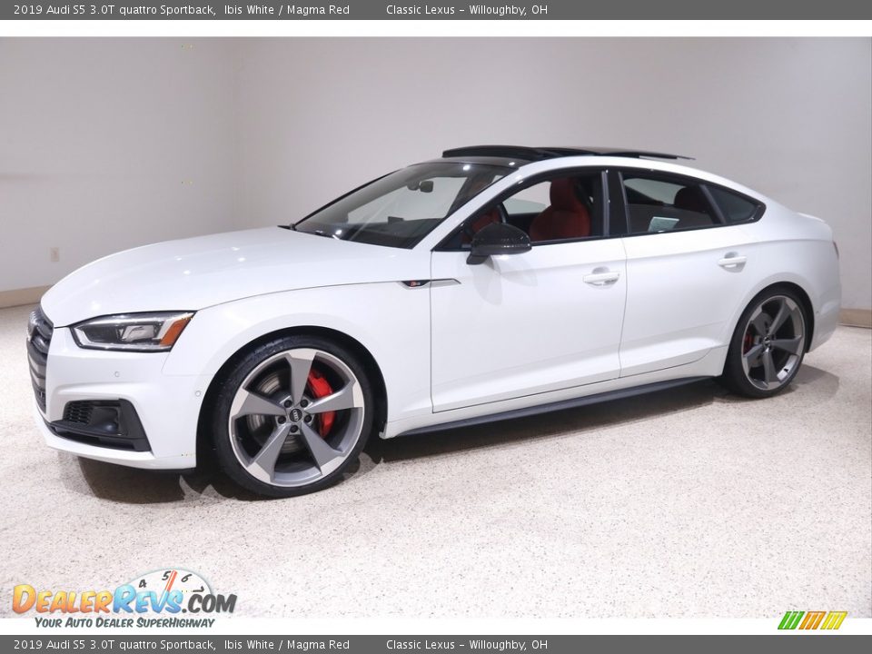 Front 3/4 View of 2019 Audi S5 3.0T quattro Sportback Photo #3