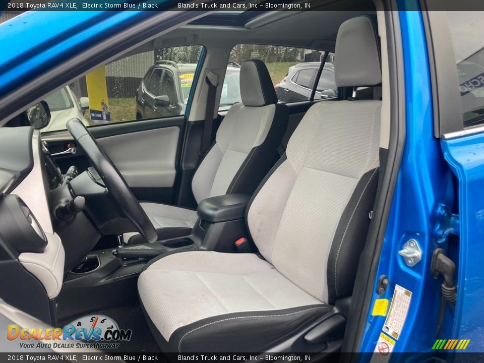 2018 Toyota RAV4 XLE Electric Storm Blue / Black Photo #16