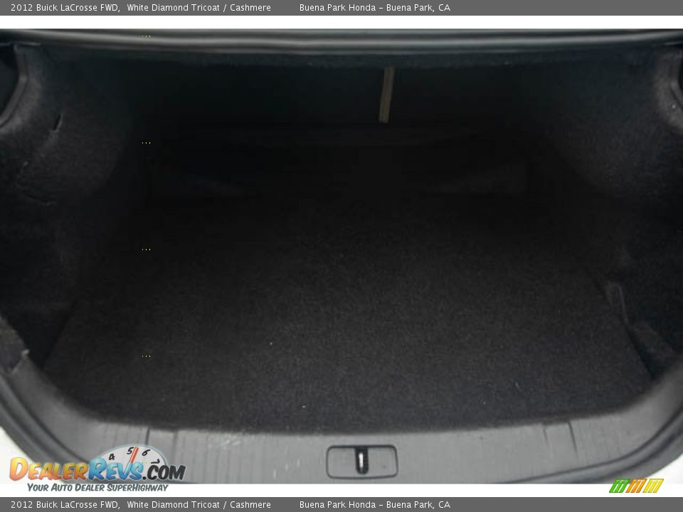 2012 Buick LaCrosse FWD White Diamond Tricoat / Cashmere Photo #32