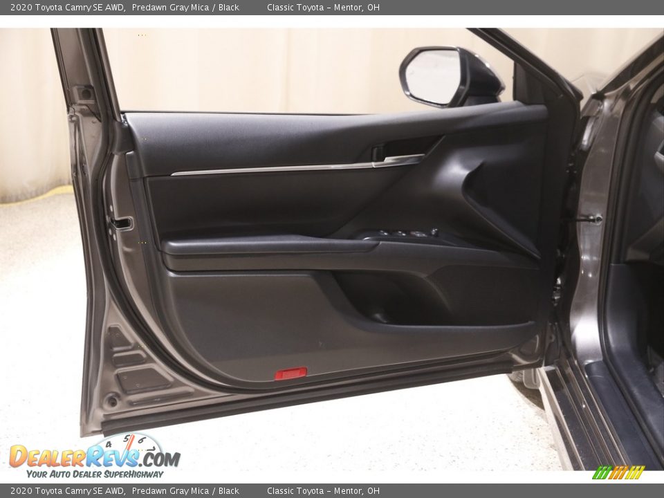 2020 Toyota Camry SE AWD Predawn Gray Mica / Black Photo #4