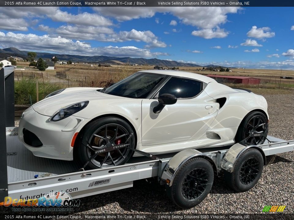 Front 3/4 View of 2015 Alfa Romeo 4C Launch Edition Coupe Photo #1