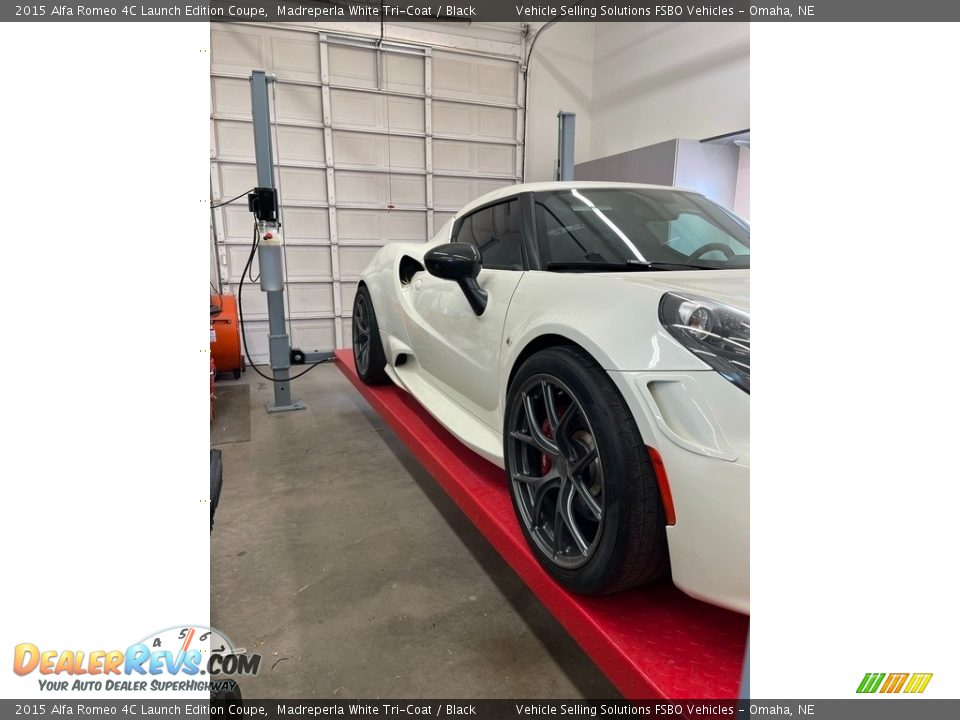 2015 Alfa Romeo 4C Launch Edition Coupe Madreperla White Tri-Coat / Black Photo #12