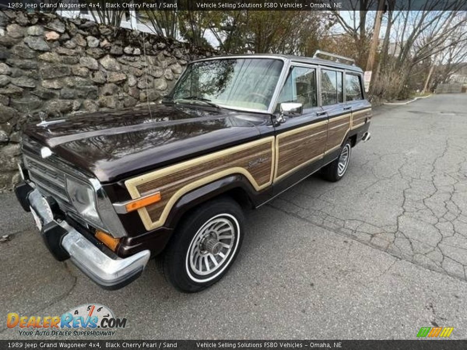 Front 3/4 View of 1989 Jeep Grand Wagoneer 4x4 Photo #13