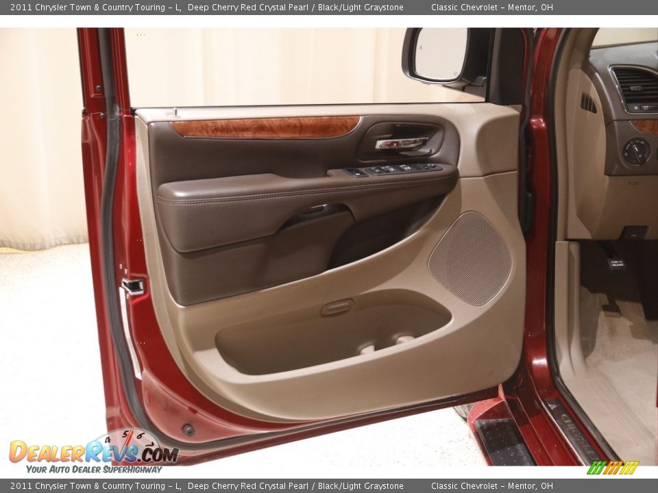 2011 Chrysler Town & Country Touring - L Deep Cherry Red Crystal Pearl / Black/Light Graystone Photo #4