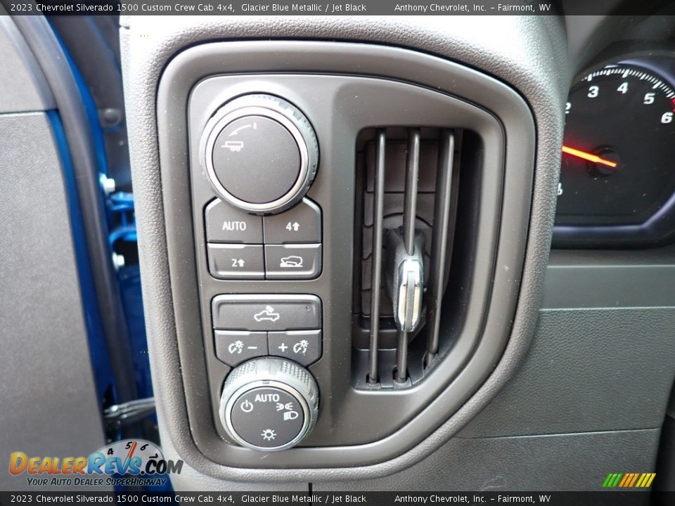 2023 Chevrolet Silverado 1500 Custom Crew Cab 4x4 Glacier Blue Metallic / Jet Black Photo #17