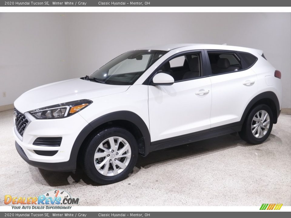 Front 3/4 View of 2020 Hyundai Tucson SE Photo #3
