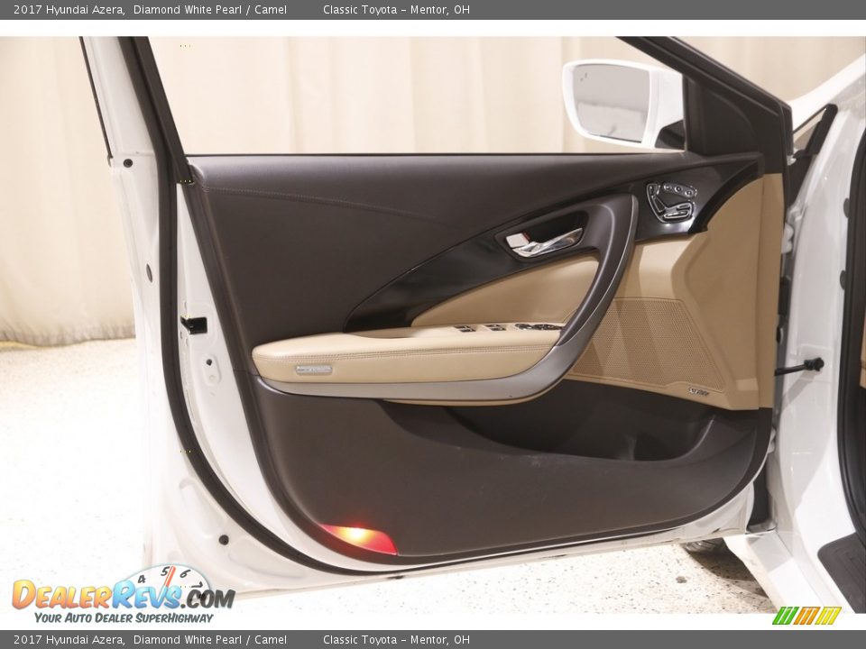 Door Panel of 2017 Hyundai Azera  Photo #4