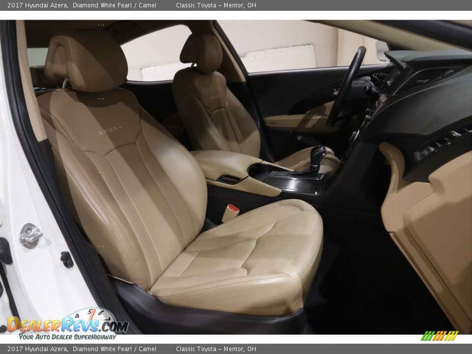 Front Seat of 2017 Hyundai Azera  Photo #17