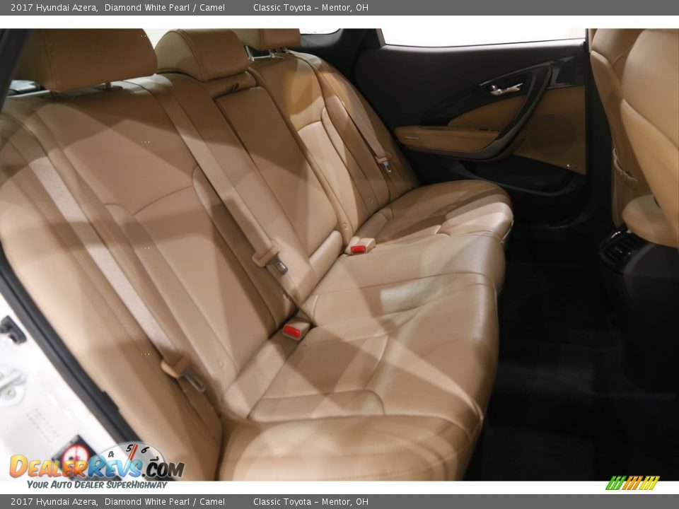 Rear Seat of 2017 Hyundai Azera  Photo #18