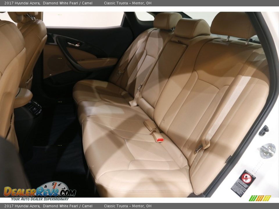 Rear Seat of 2017 Hyundai Azera  Photo #19