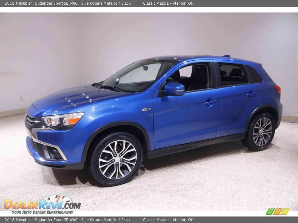 Front 3/4 View of 2018 Mitsubishi Outlander Sport SE AWC Photo #3