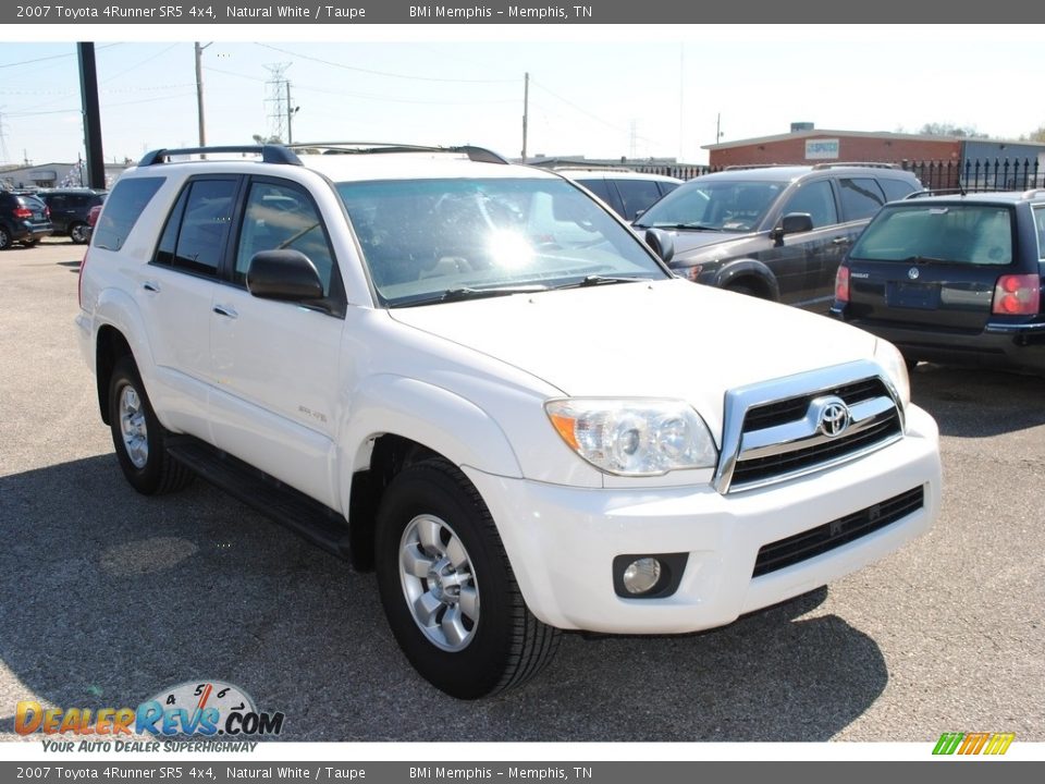 Front 3/4 View of 2007 Toyota 4Runner SR5 4x4 Photo #7