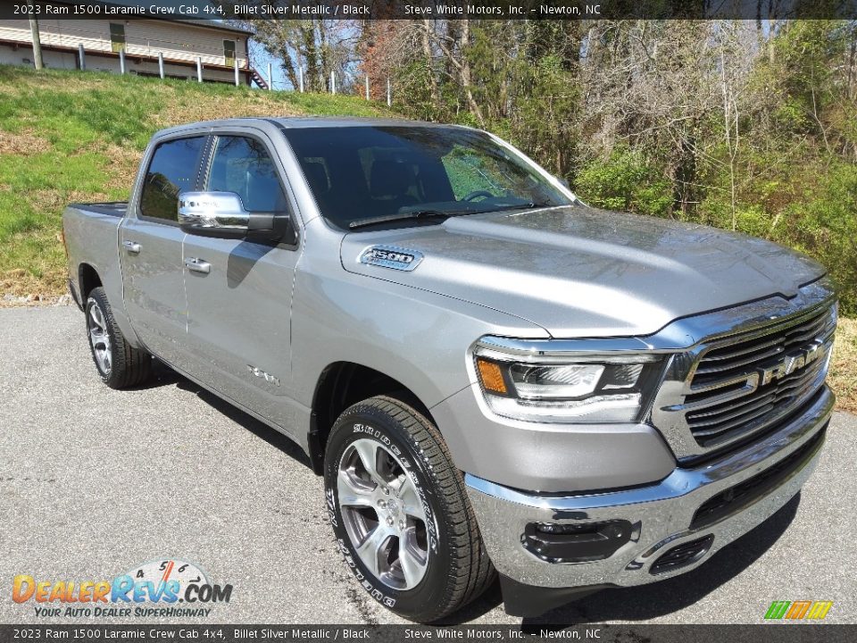 Front 3/4 View of 2023 Ram 1500 Laramie Crew Cab 4x4 Photo #7