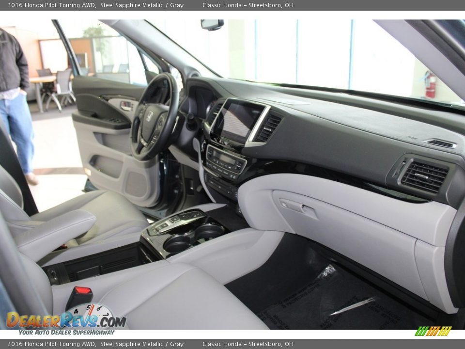 Dashboard of 2016 Honda Pilot Touring AWD Photo #15