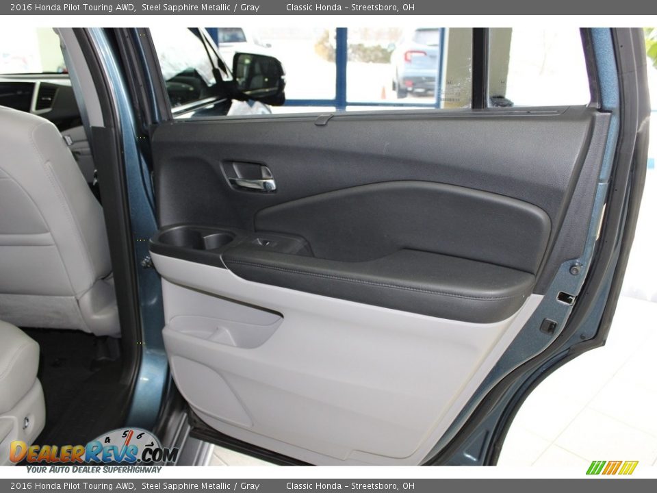 Door Panel of 2016 Honda Pilot Touring AWD Photo #17