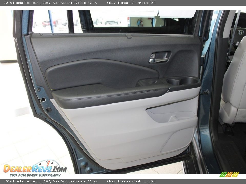 Door Panel of 2016 Honda Pilot Touring AWD Photo #23