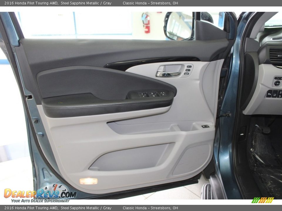 Door Panel of 2016 Honda Pilot Touring AWD Photo #27