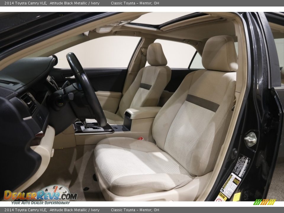 2014 Toyota Camry XLE Attitude Black Metallic / Ivory Photo #5