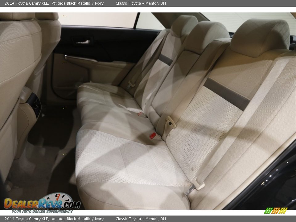 2014 Toyota Camry XLE Attitude Black Metallic / Ivory Photo #17