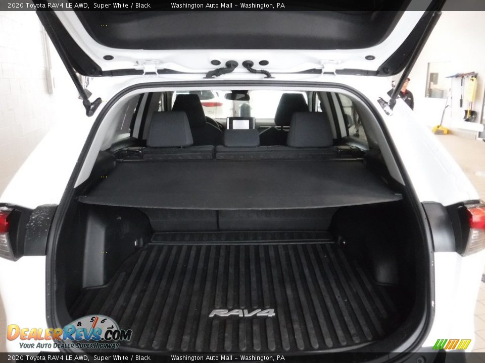 2020 Toyota RAV4 LE AWD Super White / Black Photo #30