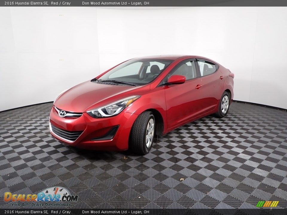 2016 Hyundai Elantra SE Red / Gray Photo #3
