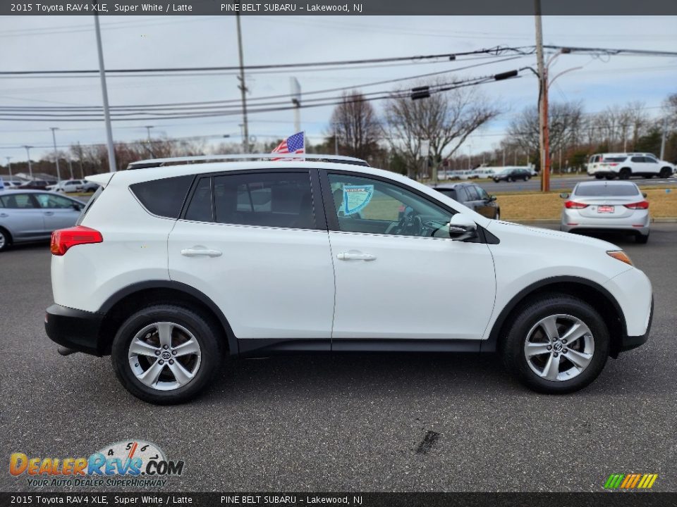 2015 Toyota RAV4 XLE Super White / Latte Photo #19