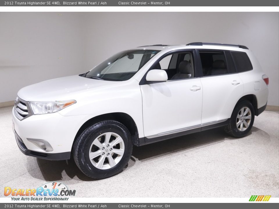 2012 Toyota Highlander SE 4WD Blizzard White Pearl / Ash Photo #3